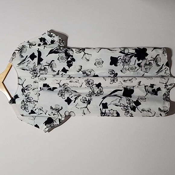 DR2 Floral Top - Picture 9 of 12